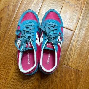 Saucony EUC size 7.5 shoes! Maybe worn 3x total!